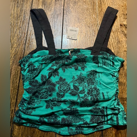 Free People Green & Black Peekaboo Ruched Sides Top Size Small NWT - Picture 4 of 7